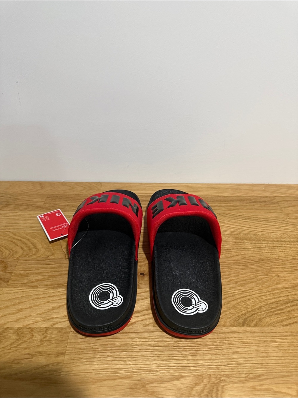 Nike Men’s Offcourt size 9  Red and Black Logo Slide Sandals - Picture 4 of 5